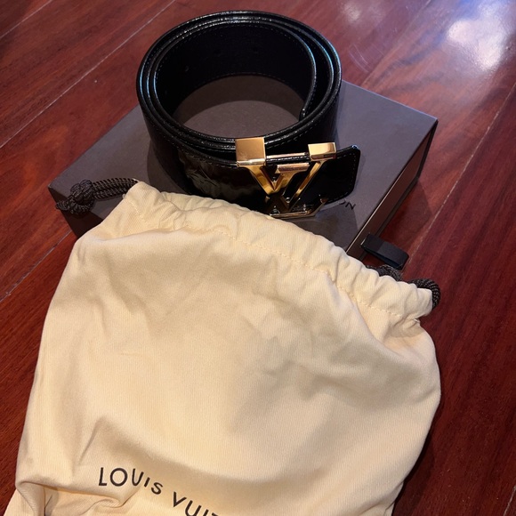 Louis Vuitton Patent Leather Burgundy Belt. - Picture 2 of 8